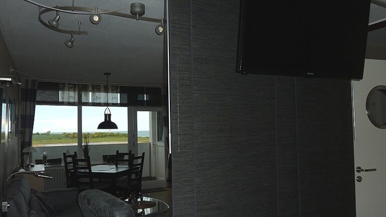 TV an der Decke